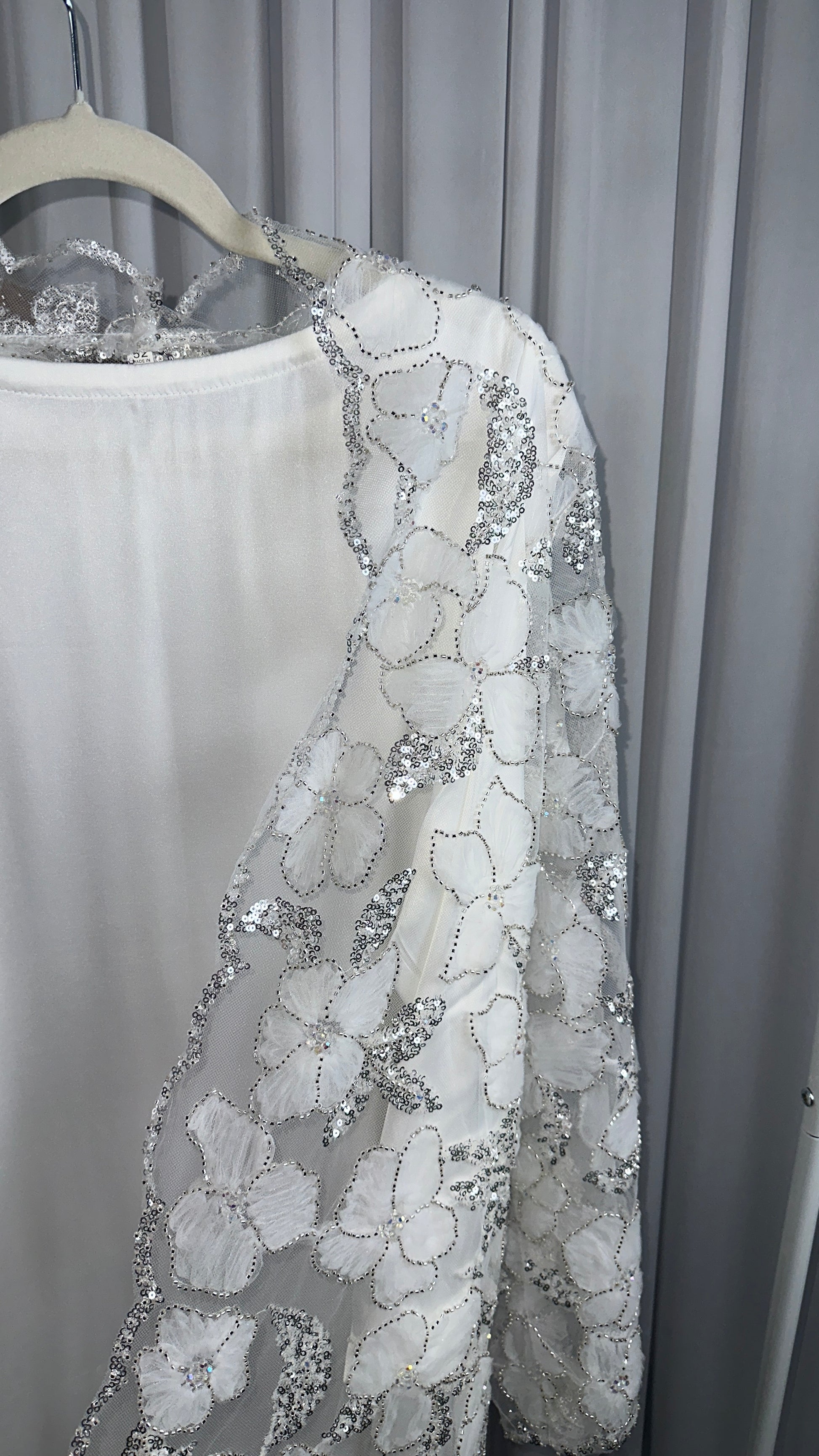 the limited lace dress Lilli Lace Dress
