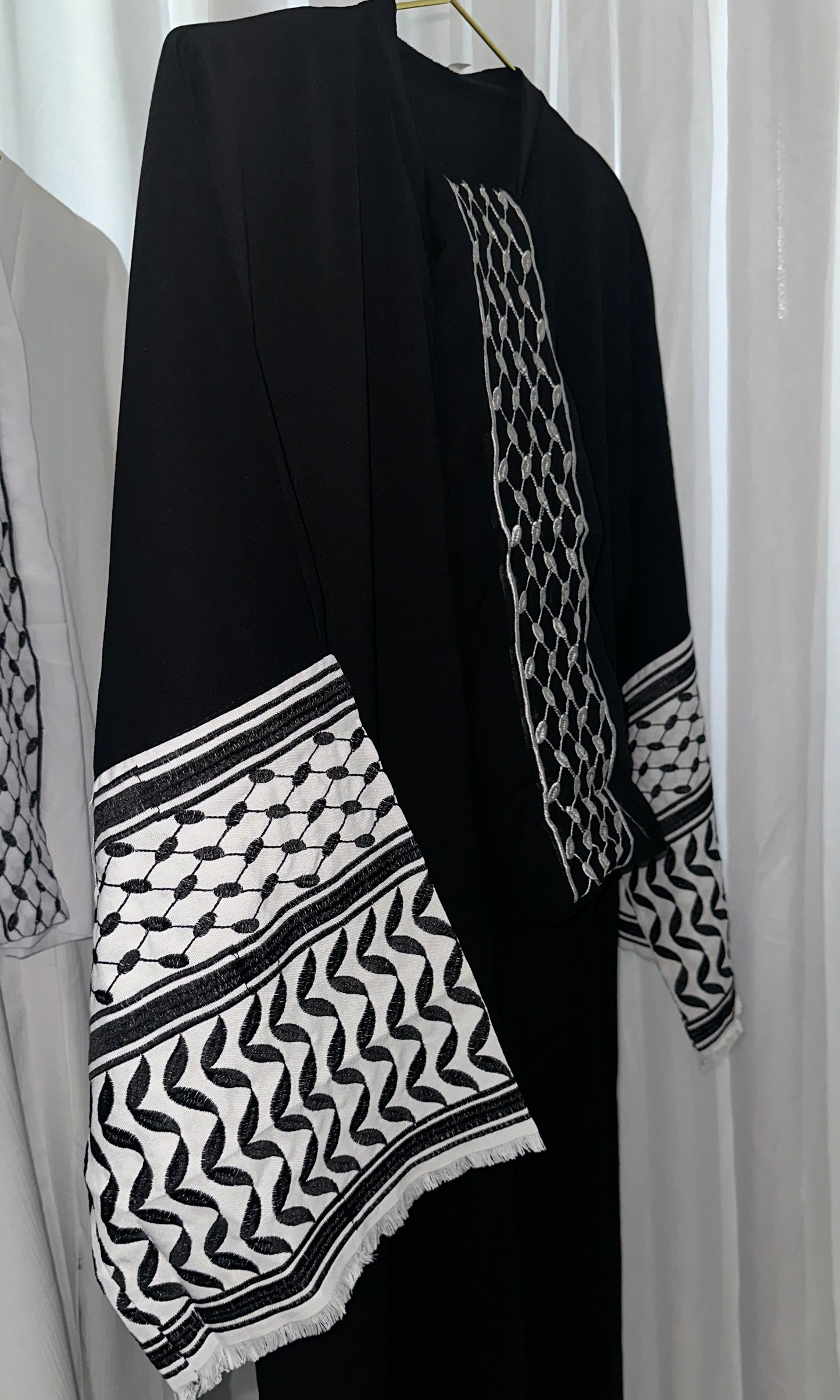 Kuffiyeh Abaya in Black